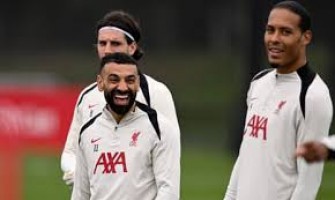 Liverpool renouvelle le contrat de son défenseur central van Dijk